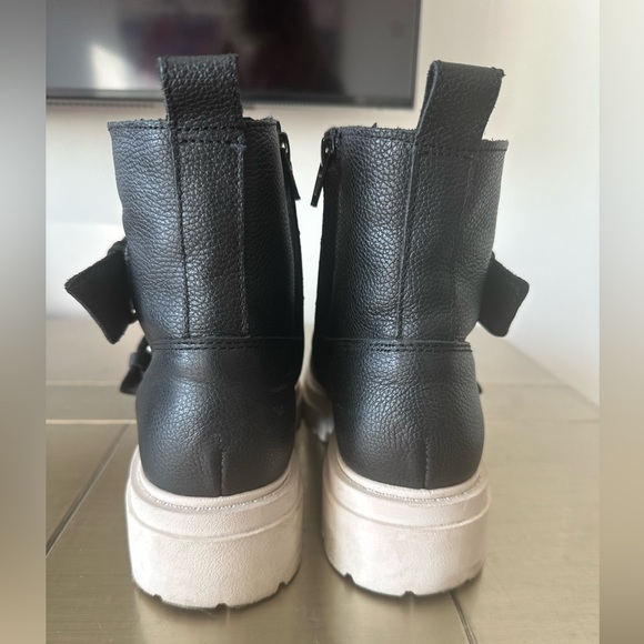 DOLCE VITA Avari Lug Boots – Black Leather, Size 7.5, Edgy Buckle Detail - Picture 3 of 8